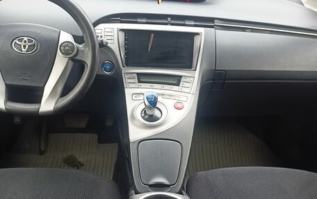 Toyota Prius, 2013 год, 1 550 000 рублей, 8 фотография