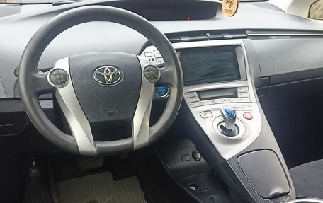 Toyota Prius, 2013 год, 1 550 000 рублей, 10 фотография