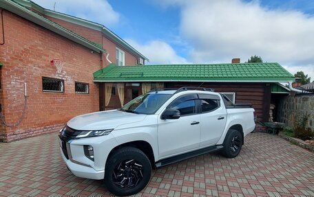 Mitsubishi L200 IV рестайлинг, 2022 год, 3 900 000 рублей, 6 фотография
