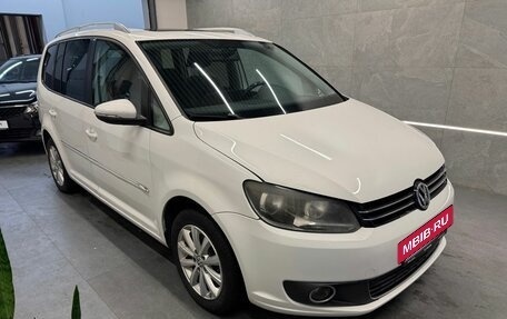 Volkswagen Touran III, 2011 год, 799 000 рублей, 3 фотография