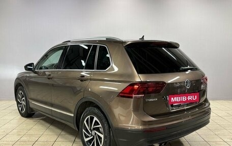 Volkswagen Tiguan II, 2018 год, 2 420 000 рублей, 7 фотография