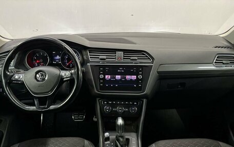 Volkswagen Tiguan II, 2018 год, 2 420 000 рублей, 11 фотография
