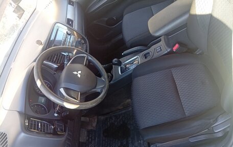 Mitsubishi Outlander III рестайлинг 3, 2012 год, 1 250 000 рублей, 13 фотография