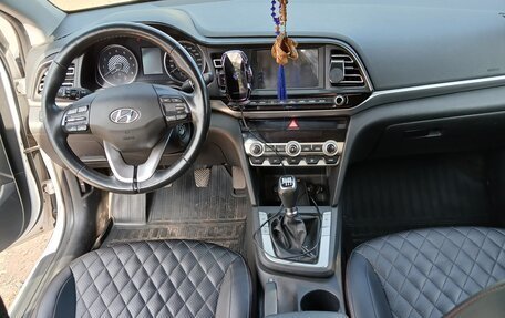 Hyundai Elantra VI рестайлинг, 2019 год, 1 350 000 рублей, 6 фотография