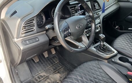 Hyundai Elantra VI рестайлинг, 2019 год, 1 350 000 рублей, 8 фотография