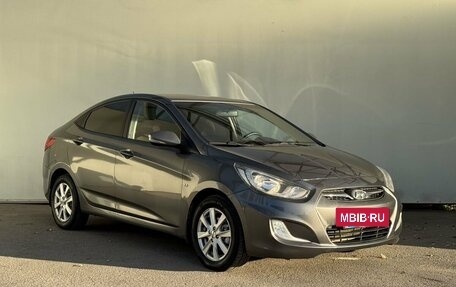 Hyundai Solaris II рестайлинг, 2011 год, 830 000 рублей, 2 фотография