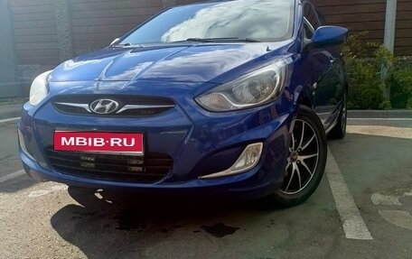 Hyundai Solaris II рестайлинг, 2012 год, 730 000 рублей, 1 фотография