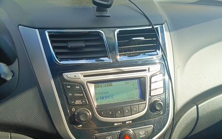 Hyundai Solaris II рестайлинг, 2012 год, 730 000 рублей, 10 фотография