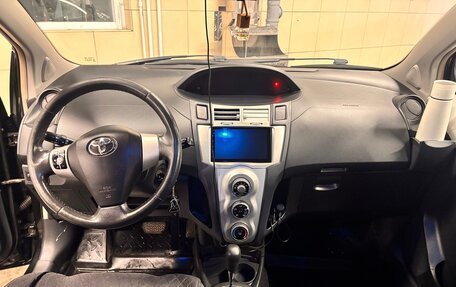 Toyota Yaris III рестайлинг, 2008 год, 600 000 рублей, 11 фотография
