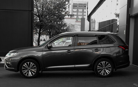 Mitsubishi Outlander III рестайлинг 3, 2018 год, 1 895 000 рублей, 8 фотография
