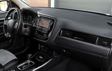 Mitsubishi Outlander III рестайлинг 3, 2018 год, 1 895 000 рублей, 9 фотография