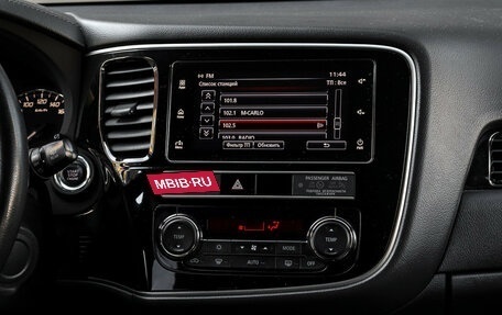 Mitsubishi Outlander III рестайлинг 3, 2018 год, 1 895 000 рублей, 13 фотография