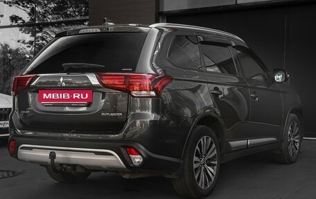 Mitsubishi Outlander III рестайлинг 3, 2018 год, 1 895 000 рублей, 5 фотография