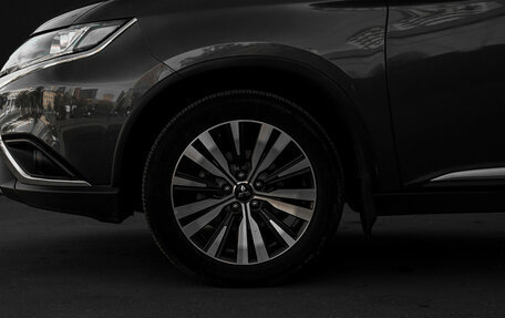 Mitsubishi Outlander III рестайлинг 3, 2018 год, 1 895 000 рублей, 25 фотография