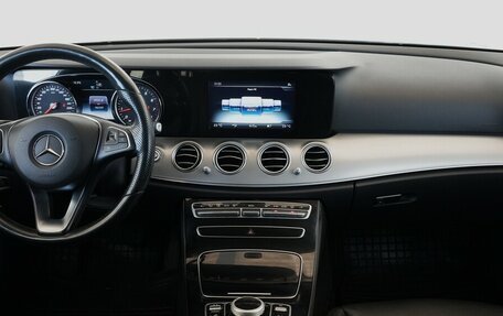 Mercedes-Benz E-Класс, 2017 год, 1 995 000 рублей, 5 фотография
