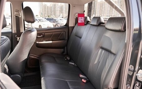 Toyota Hilux VII, 2014 год, 3 048 000 рублей, 14 фотография