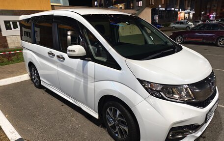 Honda Stepwgn IV, 2017 год, 2 350 000 рублей, 3 фотография