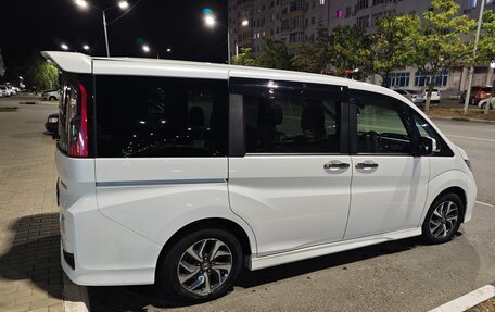 Honda Stepwgn IV, 2017 год, 2 350 000 рублей, 4 фотография