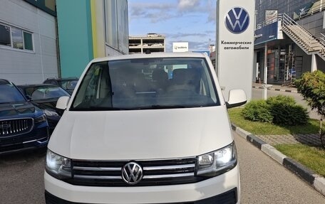 Volkswagen Caravelle T6 рестайлинг, 2019 год, 3 100 000 рублей, 1 фотография