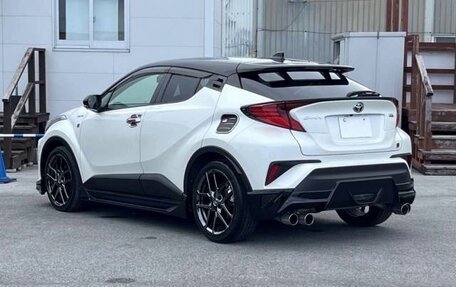 Toyota C-HR I рестайлинг, 2021 год, 1 659 000 рублей, 5 фотография