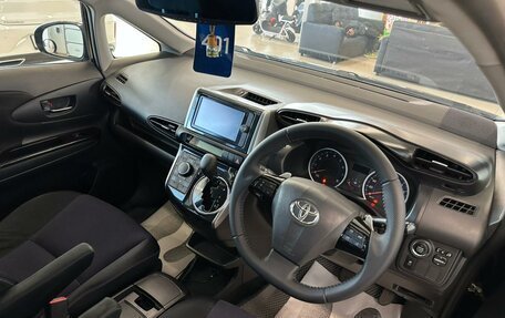 Toyota Wish II, 2012 год, 1 569 000 рублей, 11 фотография