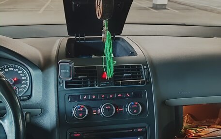 Volkswagen Touran III, 2013 год, 1 180 000 рублей, 10 фотография