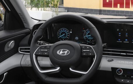 Hyundai Elantra, 2025 год, 2 050 000 рублей, 15 фотография
