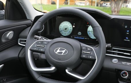 Hyundai Elantra, 2025 год, 2 050 000 рублей, 14 фотография