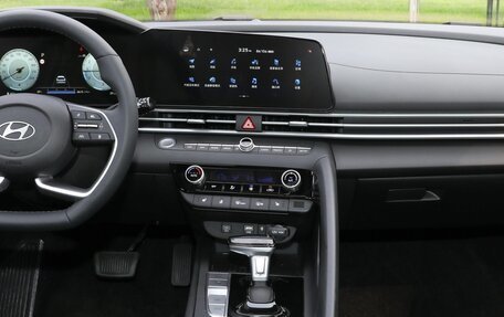 Hyundai Elantra, 2025 год, 2 050 000 рублей, 13 фотография