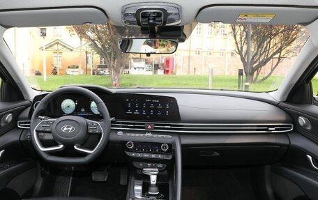 Hyundai Elantra, 2025 год, 2 050 000 рублей, 25 фотография