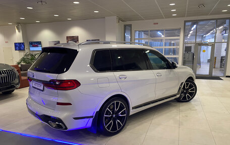 BMW X7, 2022 год, 10 815 000 рублей, 2 фотография