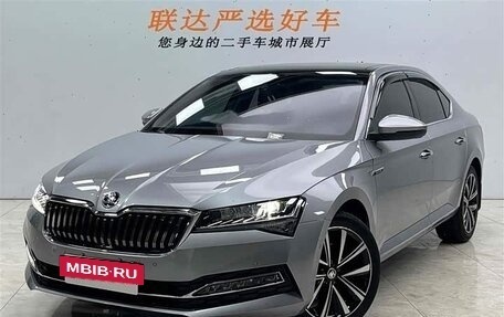 Skoda Superb III рестайлинг, 2022 год, 2 200 000 рублей, 3 фотография