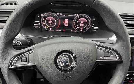 Skoda Superb III рестайлинг, 2022 год, 2 200 000 рублей, 16 фотография