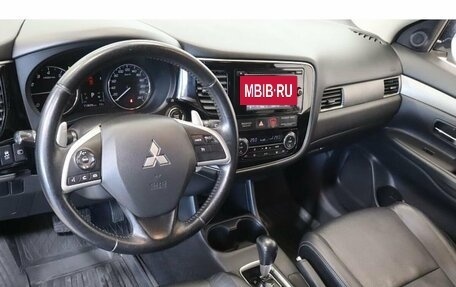 Mitsubishi Outlander III рестайлинг 3, 2013 год, 1 499 000 рублей, 6 фотография