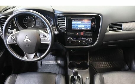 Mitsubishi Outlander III рестайлинг 3, 2013 год, 1 499 000 рублей, 9 фотография