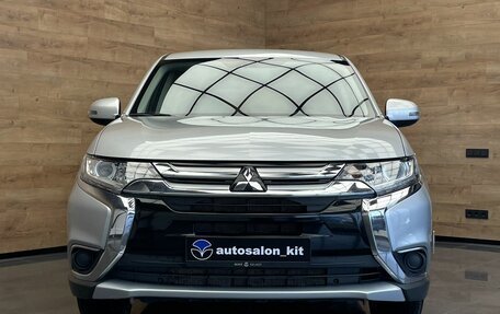 Mitsubishi Outlander III рестайлинг 3, 2017 год, 2 050 000 рублей, 2 фотография