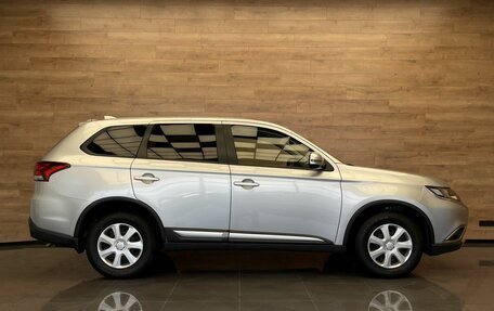 Mitsubishi Outlander III рестайлинг 3, 2017 год, 2 050 000 рублей, 5 фотография