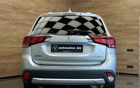 Mitsubishi Outlander III рестайлинг 3, 2017 год, 2 050 000 рублей, 3 фотография