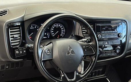 Mitsubishi Outlander III рестайлинг 3, 2017 год, 2 050 000 рублей, 8 фотография