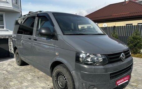 Volkswagen Caravelle T5, 2013 год, 2 650 000 рублей, 2 фотография