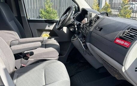 Volkswagen Caravelle T5, 2013 год, 2 650 000 рублей, 6 фотография