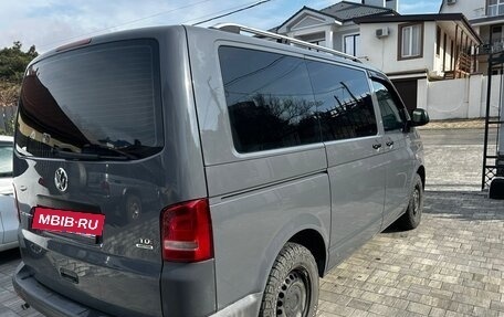 Volkswagen Caravelle T5, 2013 год, 2 650 000 рублей, 3 фотография