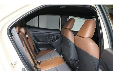 Toyota Yaris Cross, 2022 год, 1 614 000 рублей, 6 фотография