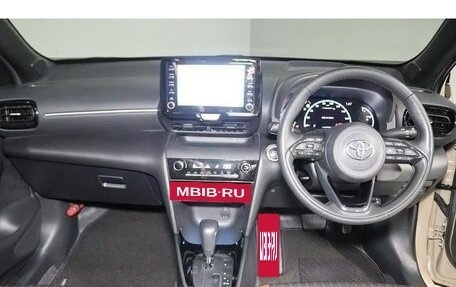 Toyota Yaris Cross, 2022 год, 1 614 000 рублей, 2 фотография