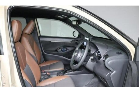 Toyota Yaris Cross, 2022 год, 1 614 000 рублей, 12 фотография