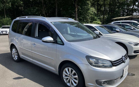 Volkswagen Touran III, 2011 год, 775 000 рублей, 2 фотография