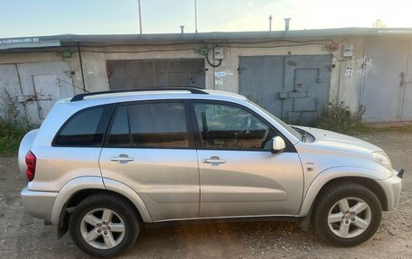Toyota RAV4, 2004 год, 750 000 рублей, 3 фотография