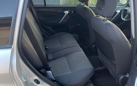 Toyota RAV4, 2004 год, 750 000 рублей, 14 фотография