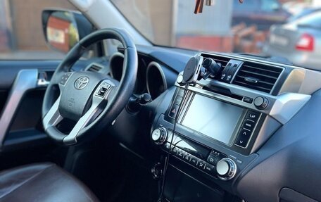 Toyota Land Cruiser Prado 150 рестайлинг 2, 2016 год, 3 500 000 рублей, 6 фотография