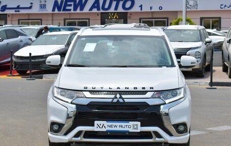 Mitsubishi Outlander III рестайлинг 3, 2022 год, 2 550 000 рублей, 2 фотография